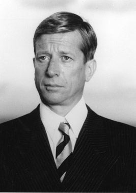 As the Duke of Windsor in Passion in Paradise, 1989.